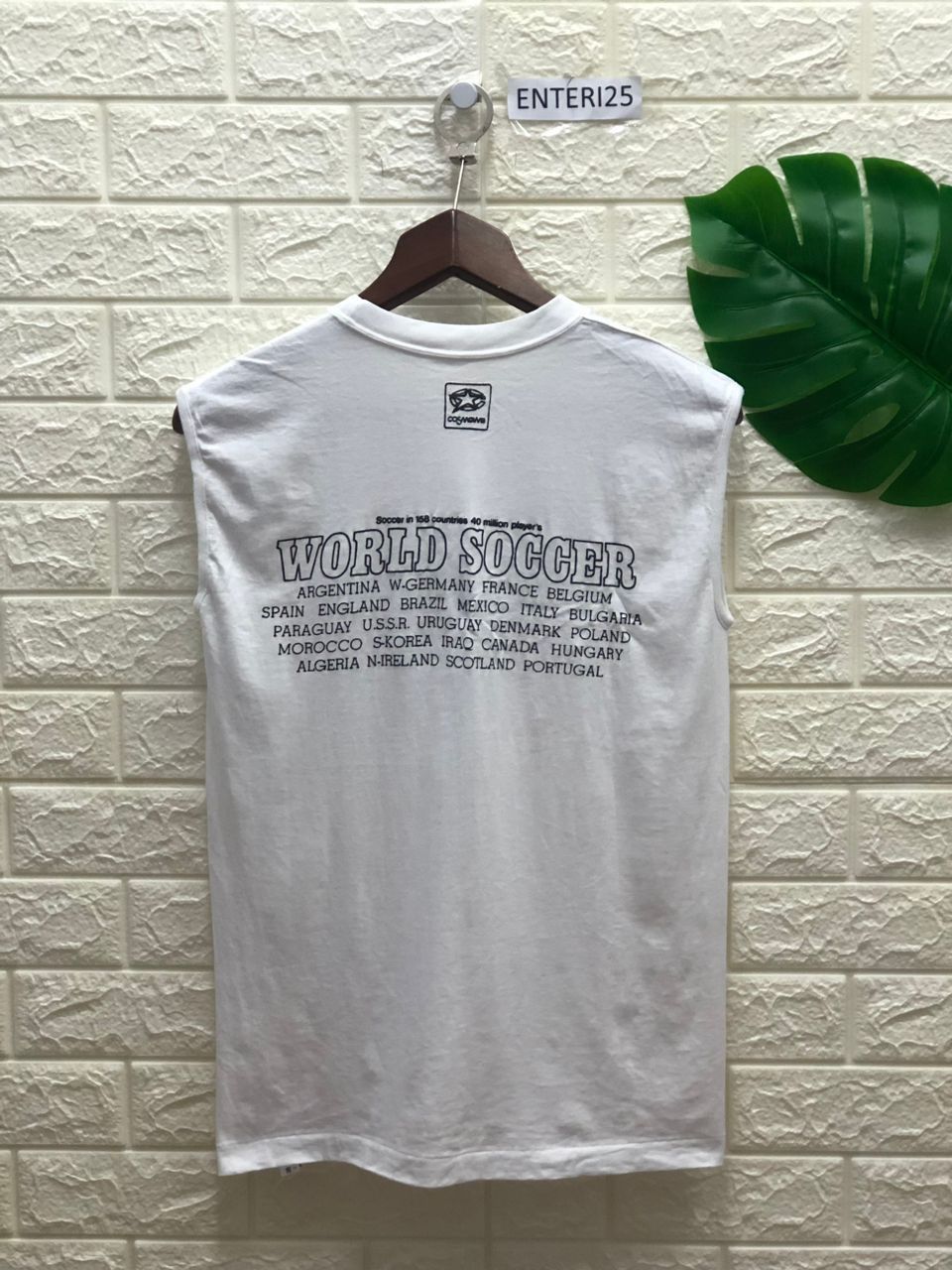 Vintage Cosmowin Vintage Graphic world soccer player made in japan Size US M / EU 48-50 / 2 - 8 Thumbnail