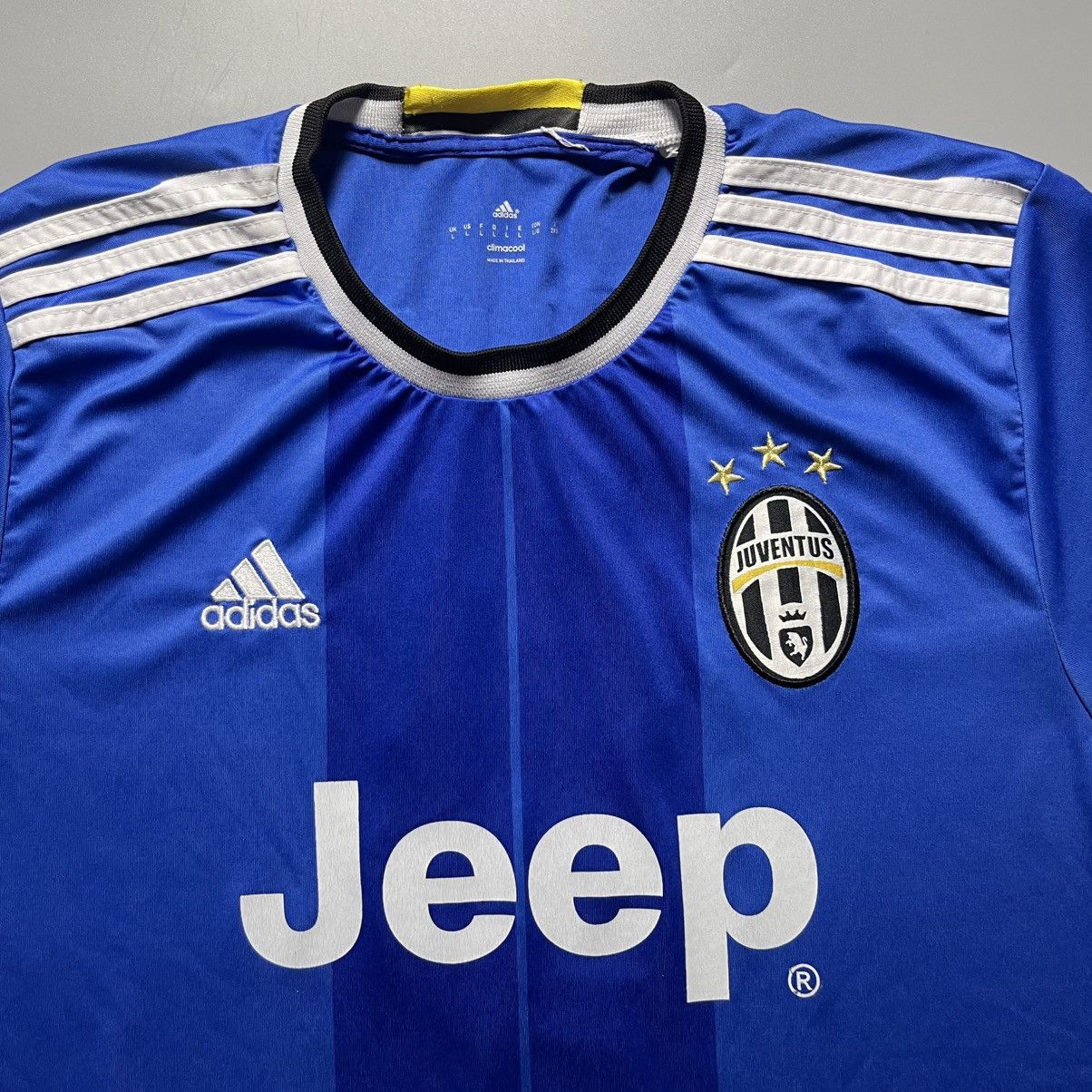 Vintage JUVENTUS ADIDAS 2016/2017 FOOTBALL AWAY JERSEY #9 HIGUAIN Size US L / EU 52-54 / 3 - 7 Thumbnail