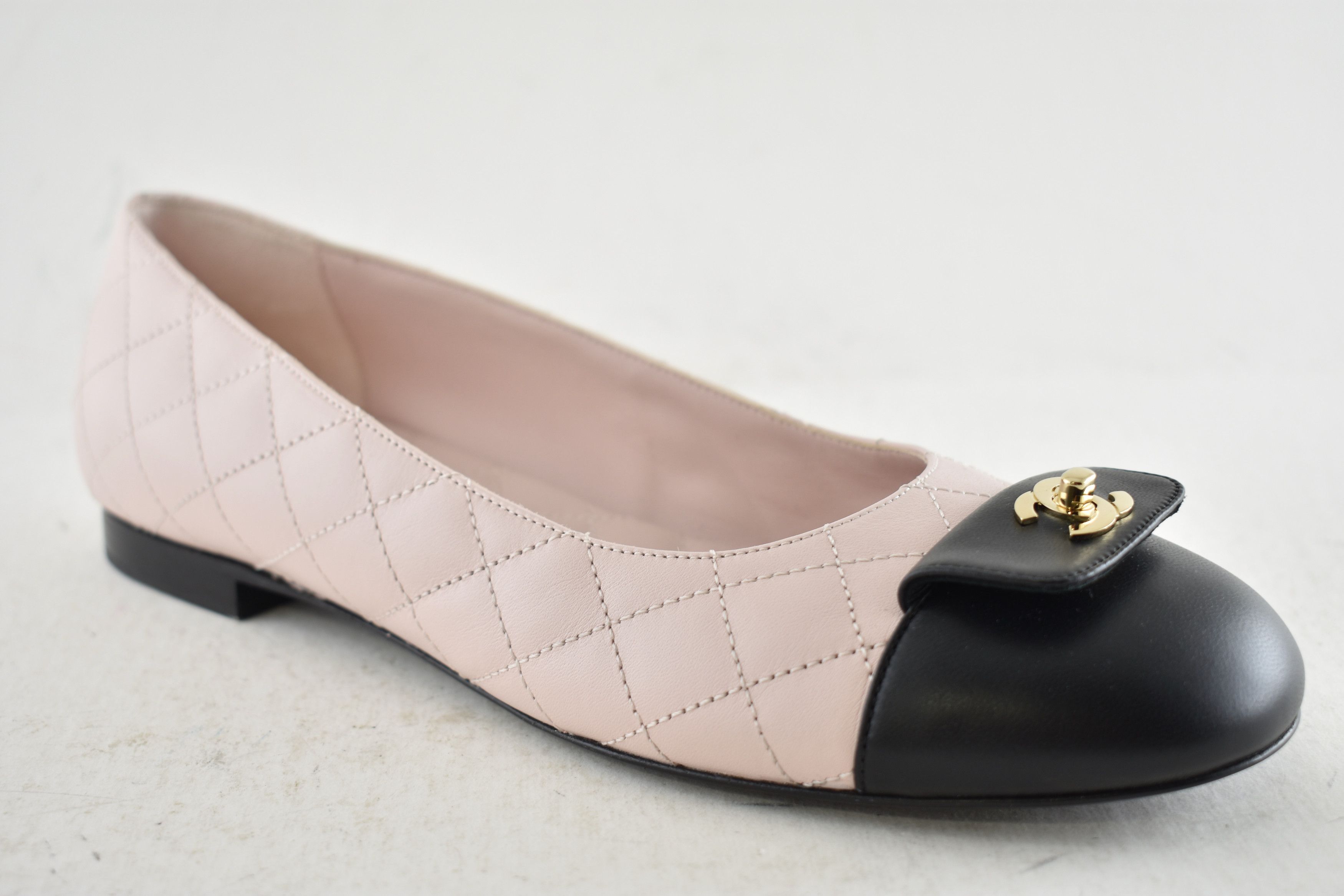 Chanel Chanel 24B Pink Black Turnlock Gold CC Logo Ballet Flat 38 Size US 8 / IT 38 - 5 Thumbnail