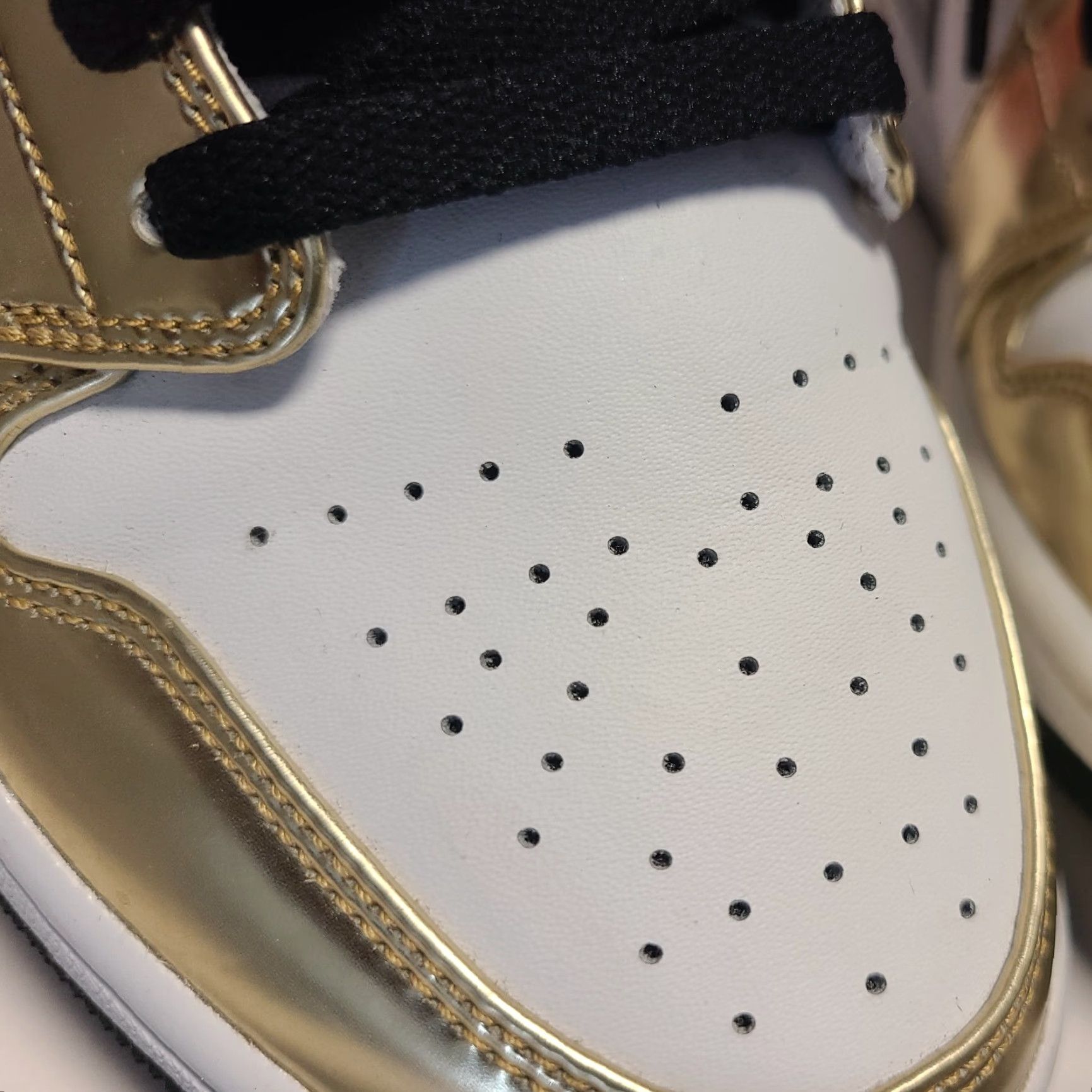 Nike Nike Jordan 1 Mid SE Metallic Gold 2020 Sneaker Unisex Adults Sz 9 US 8 UK Gold Toe Box Crease-Free, 42.5 EU Mens Womens Shoes Size US 10 / EU 43 - 7 Thumbnail