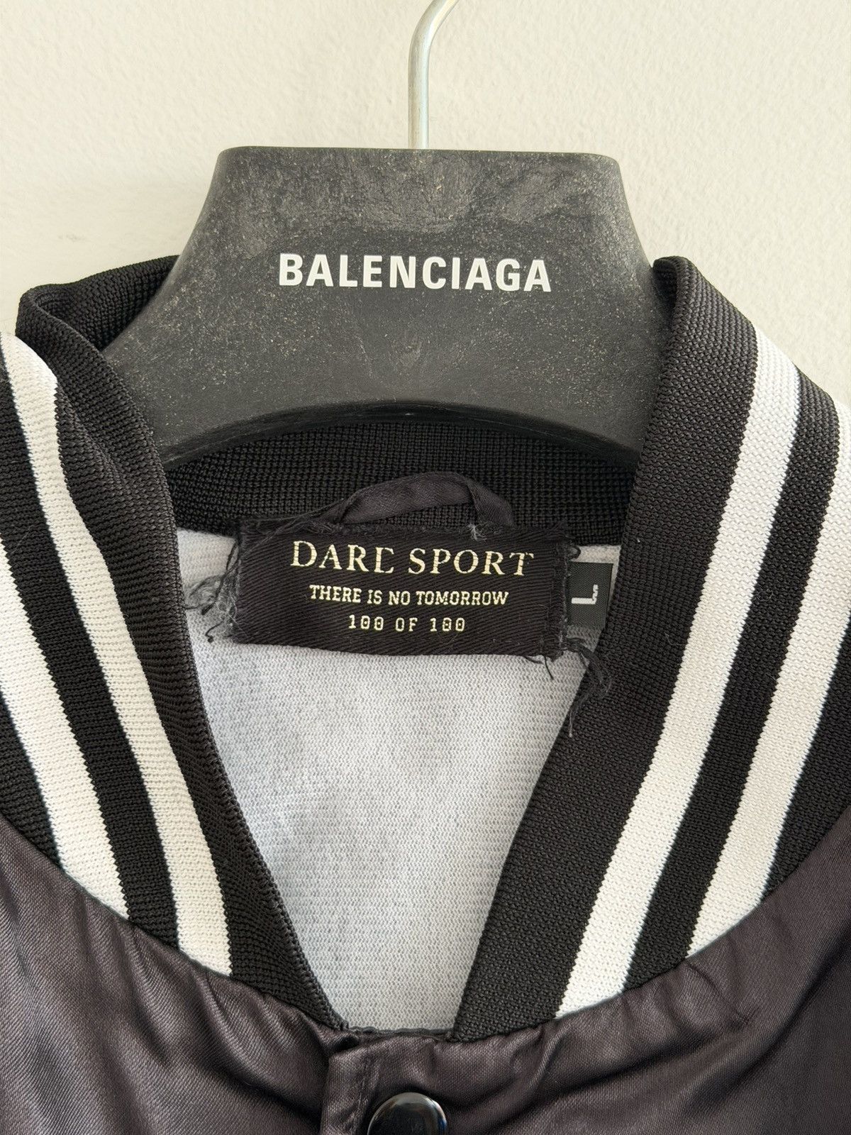 Darc Sport *RARE* OG DARC SPORT WOLVES BODYBUILDING FITNESS BOMBER Size US L / EU 52-54 / 3 - 3 Thumbnail