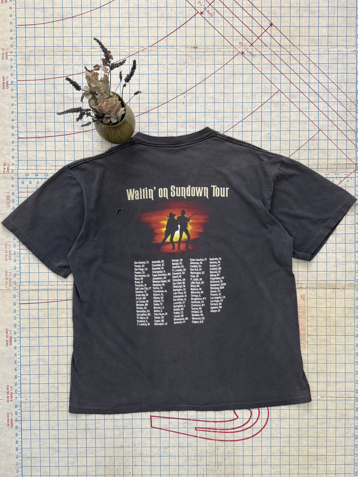 Band Tees × Vintage Vintage Brooks & Dunn Faded Black Waiting On Sundown Tour Te Size US XXL / EU 58 / 5 - 12 Thumbnail