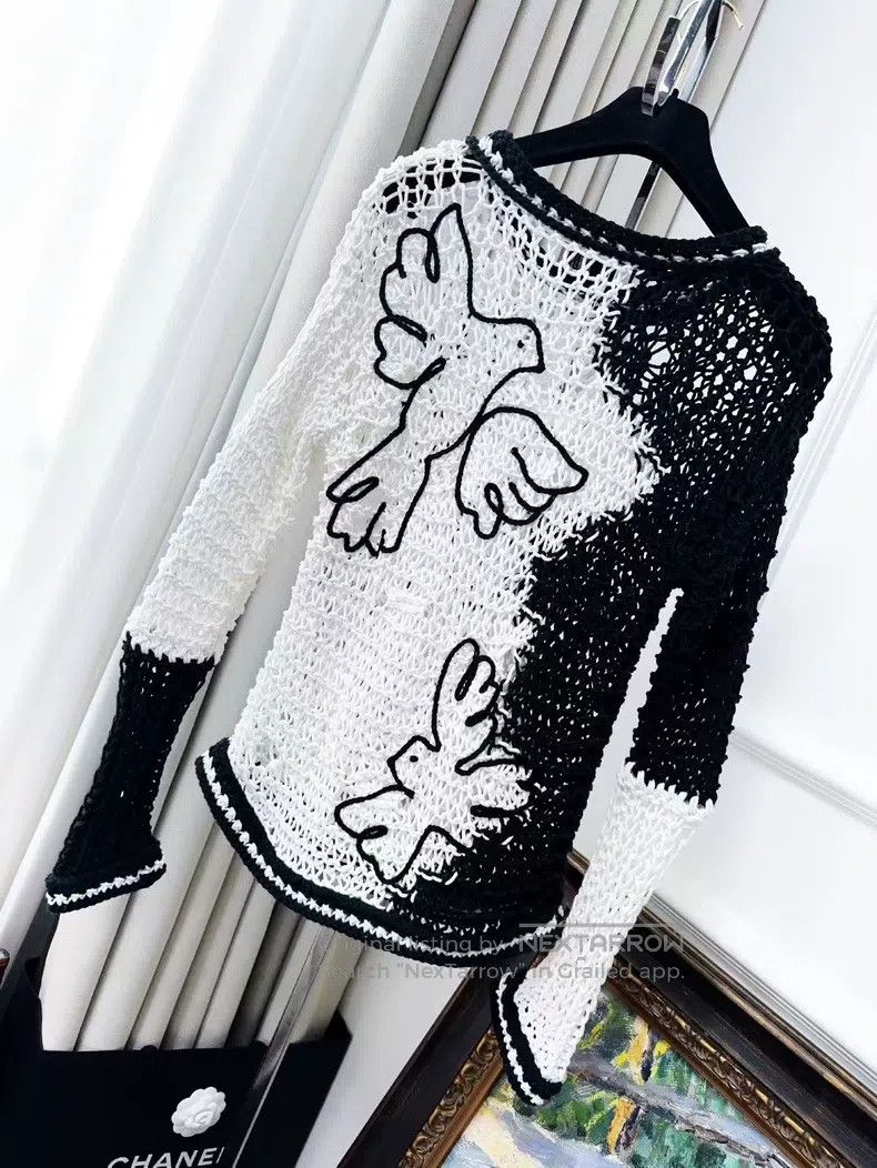 Chanel Chanel 22C black and white hollow crochet flower peace pig Size XXS / US 00 / IT 34 - 2 Thumbnail
