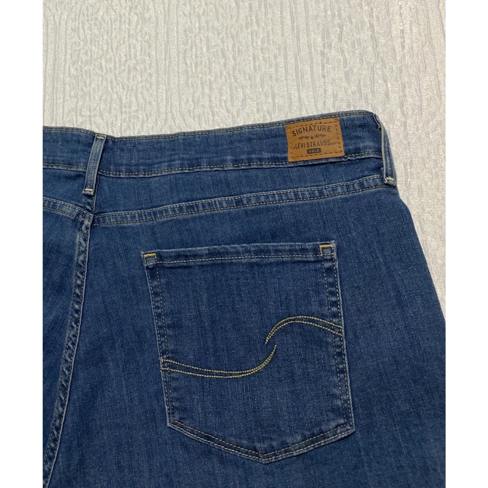 Vintage VINTAGE Signature Levi Strauss Gold Totally Shaping Bootcut Jeans Womens 22S Blue 40×29 Size 27" / US 4 / IT 40 - 7 Thumbnail