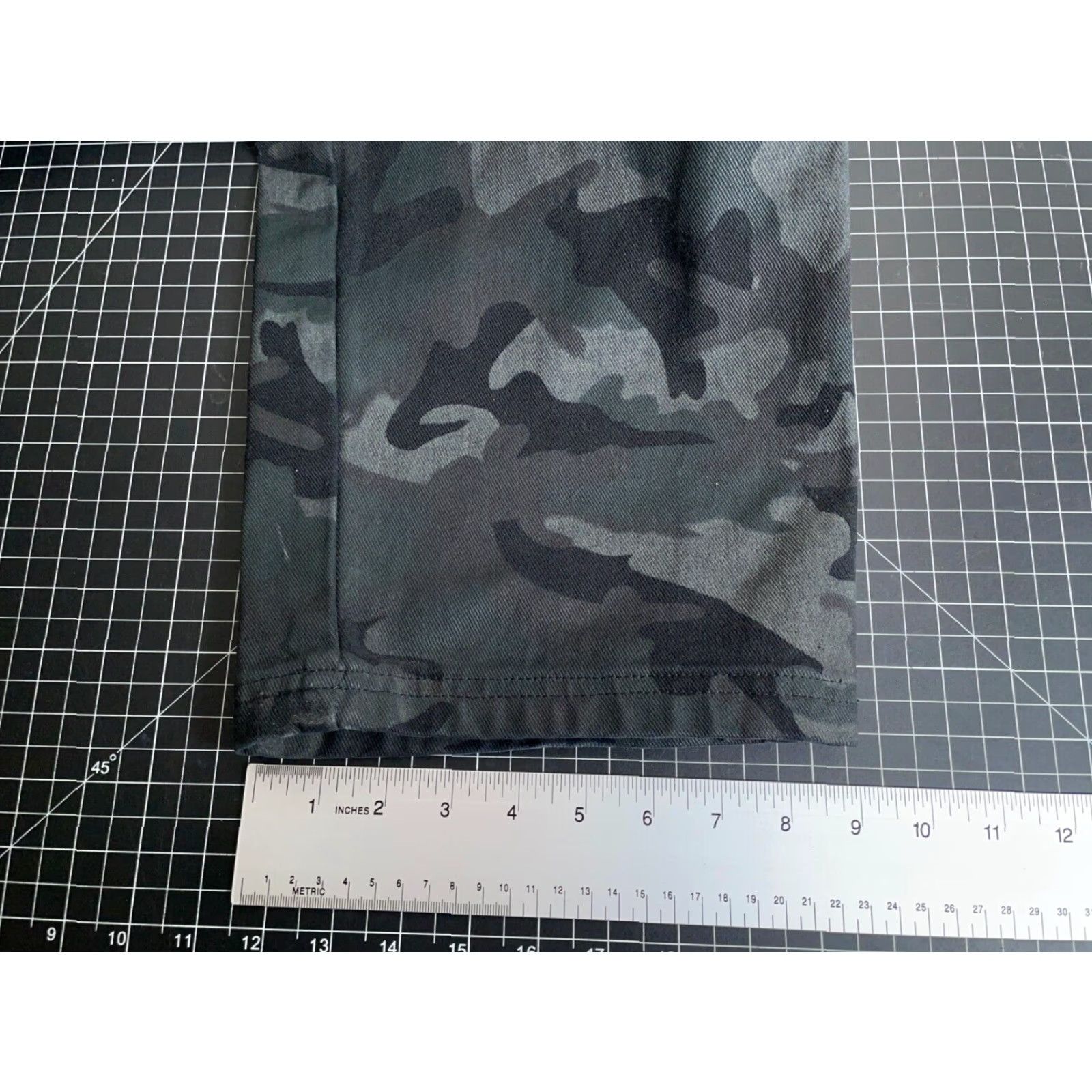 Vintage VINTAGE No Boundaries Camouflage Cargo Pants Shorts Men 30 x 32 Gray Cotton Casual Outdoor Size US 30 / EU 46 - 7 Thumbnail