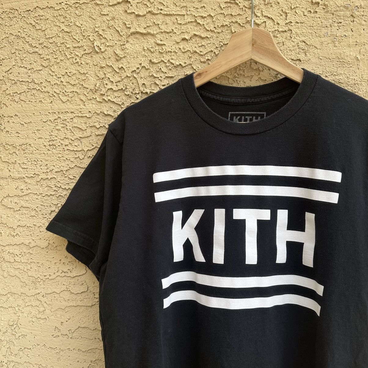 Kith Kith Stripes Logo Tee Shirt Black Size Large Size US L / EU 52-54 / 3 - 2 Thumbnail