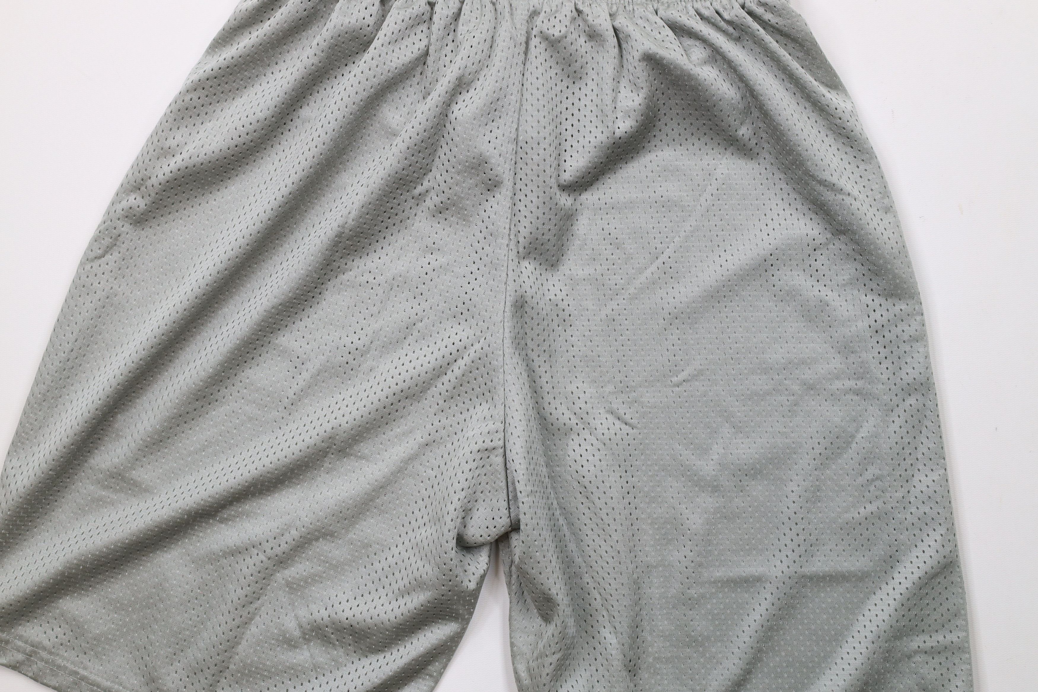 Vintage Vintage 90s Streetwear Mesh Above Knee Gym Shorts Silver Size US 32 / EU 48 - 9 Thumbnail