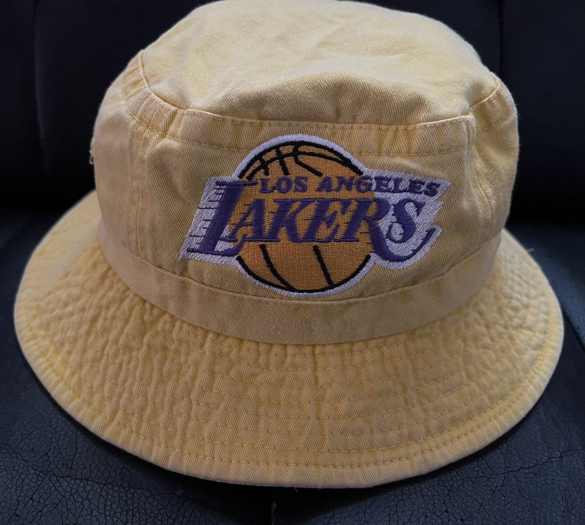 NBA × Vintage Vintage LA Lakers Bucket Hat Size ONE SIZE - 1 Thumbnail