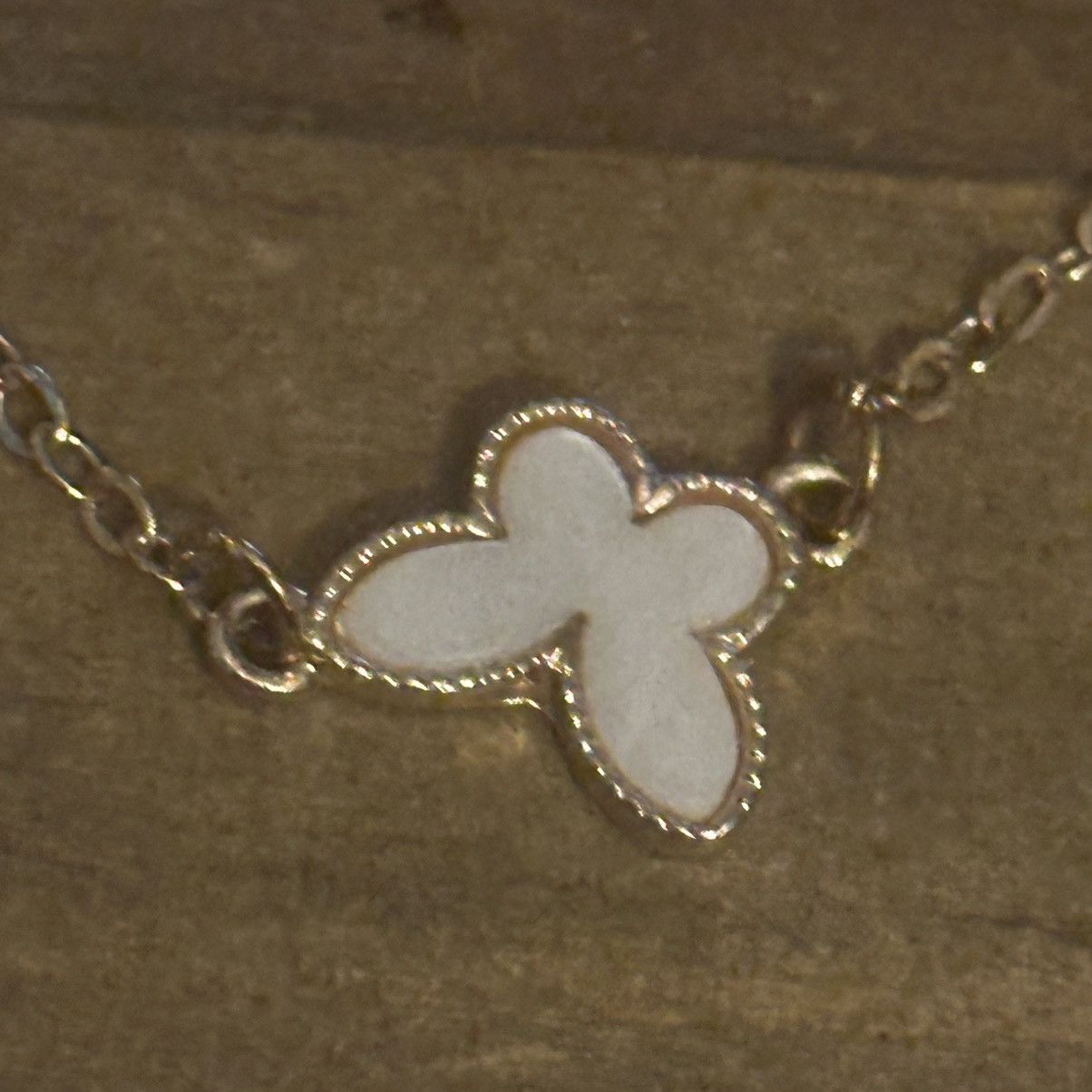 Other Gold tone mother of pearl butterfly necklace Size ONE SIZE - 3 Thumbnail