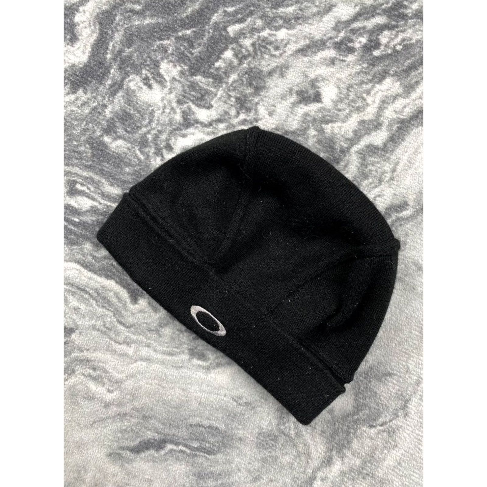 Oakley VINTAGE Oakley Beanie Mens One Size Black Knit Acrylic Winter Beanie Oakley Mens Winter Beanie Size ONE SIZE - 2 Thumbnail
