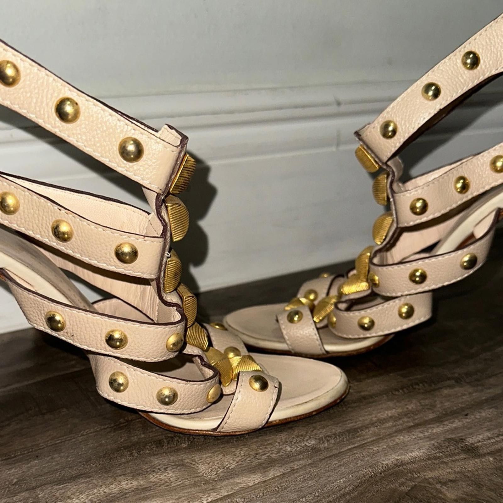 Giuseppe Zanotti Giuseppe Zanotti Nude and Gold Pyramid Stud Heels Size US 7.5 / IT 37.5 - 3 Thumbnail