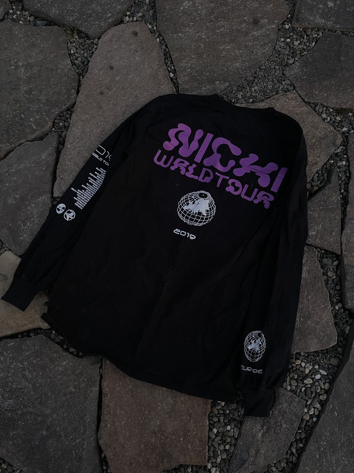 Band Tees 2019 Nicki Minaj world tour Bitch is King Kong long sleeve Size US S / EU 44-46 / 1 - 9 Thumbnail