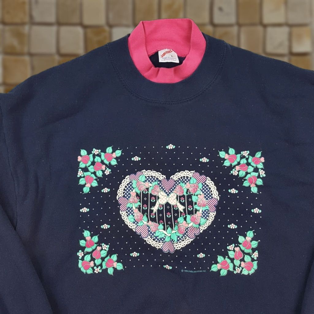 Jerzees VINTAGE Jerzees Sweatshirt Navy Crewneck 90s Cute Heart Flowers Women's L Blue U.S. Retro Pullover Sweatshirt Womens Size L / US 10 / IT 46 - 1 Thumbnail