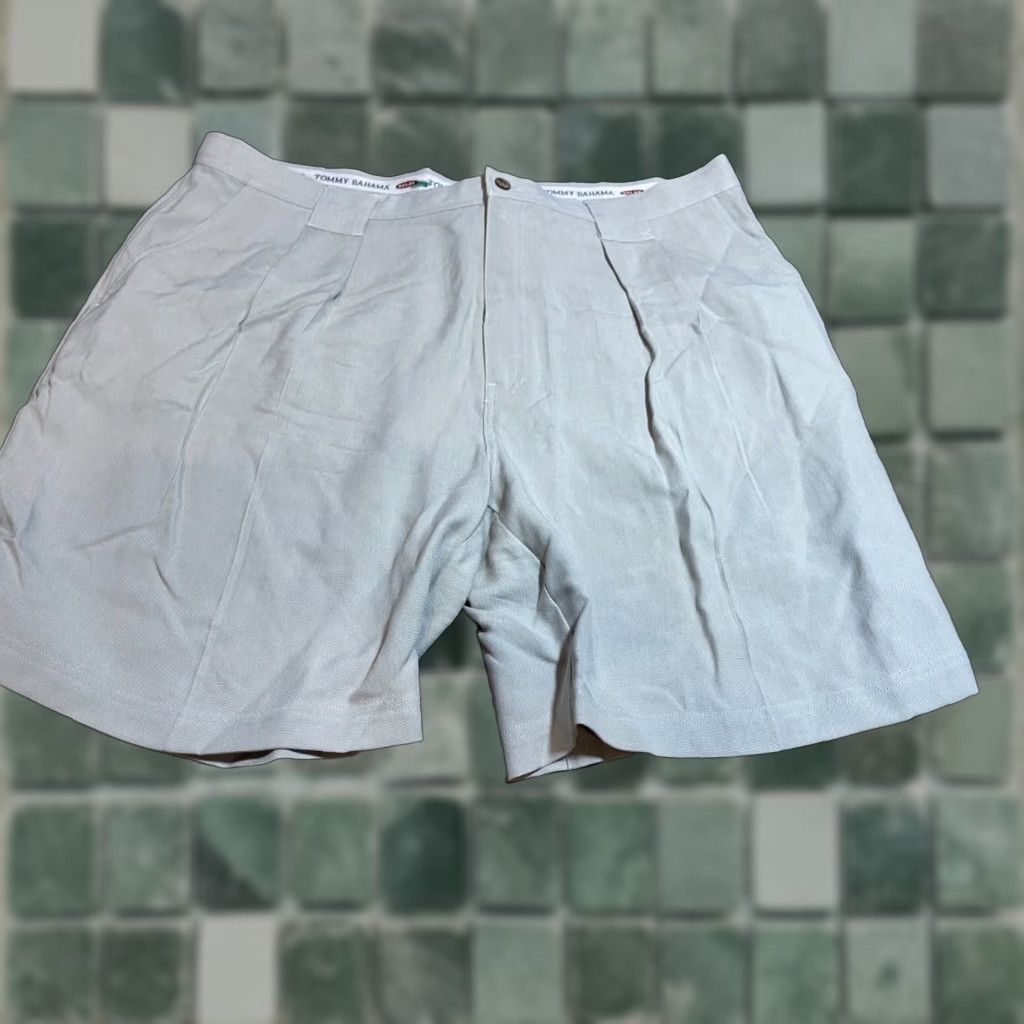Tommy Bahama Tommy Bahama Shorts Mens Bermuda Silk Khaki 42 Regular Beige Outdoor Casual Button Zipper Plaid Pattern Size US 36 / EU 52 - 1 Thumbnail