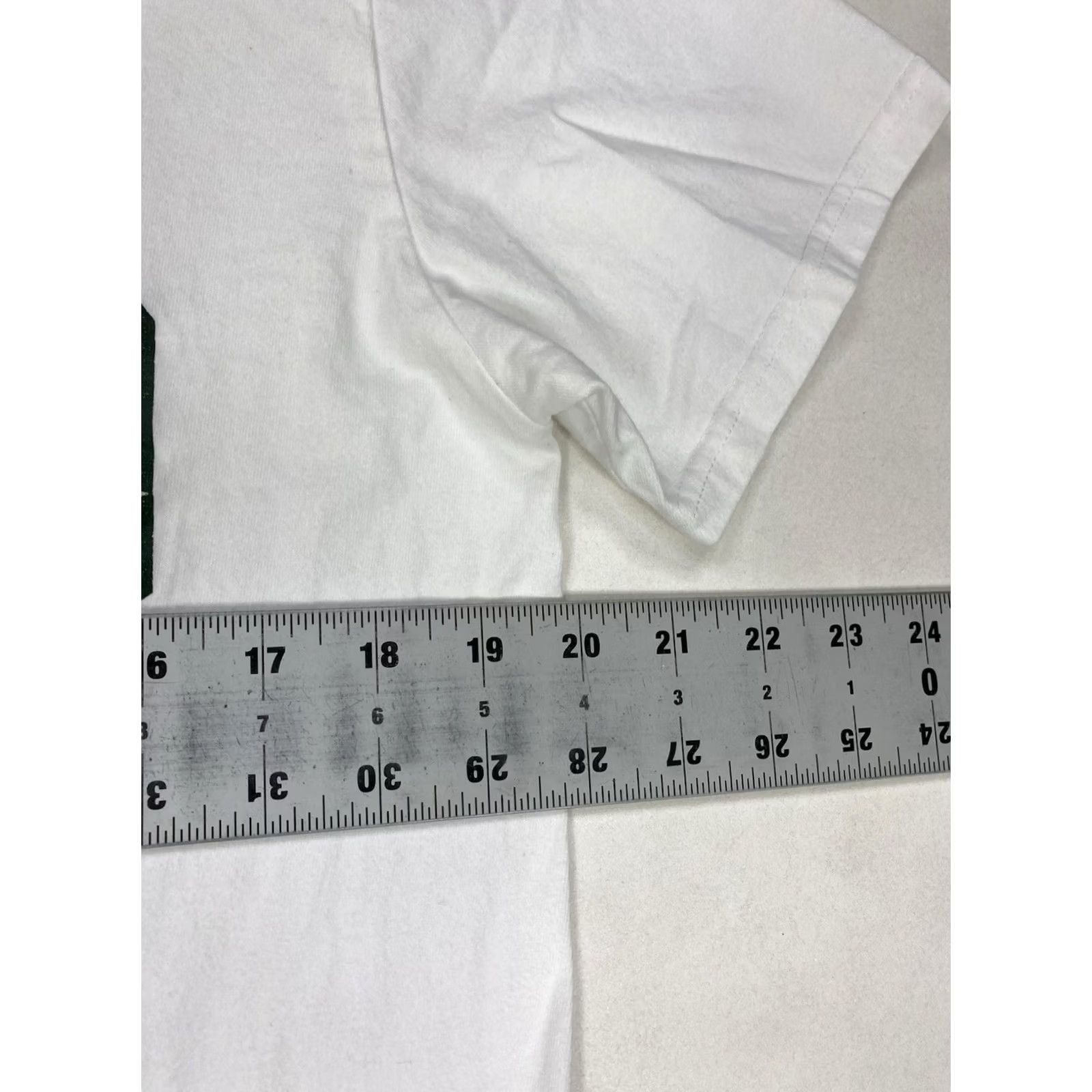 Undefeated Undefeated Logo Graphic T-shirt Men Medium White Short Sleeve Shirt Size US M / EU 48-50 / 2 - 6 Thumbnail