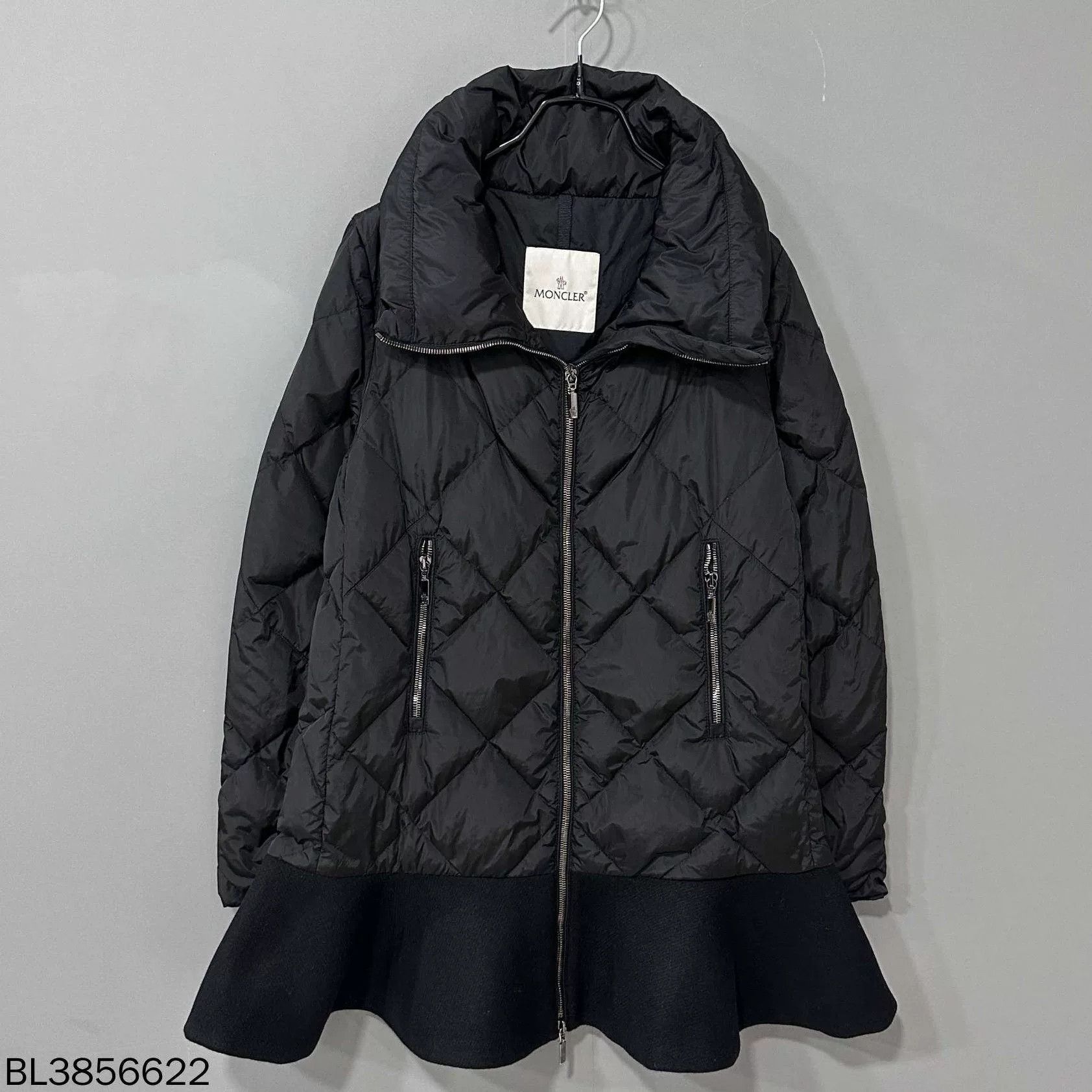 Moncler Moncler Ruffle Down Jacket Size XS / US 0-2 / IT 36-38 - 1 Thumbnail