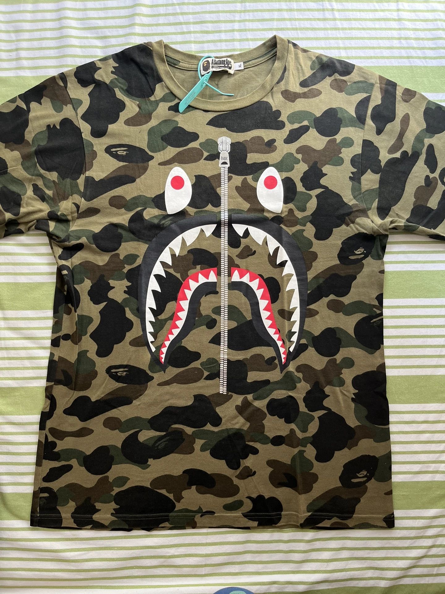 Bape Bape Green Shark T-Shirt Casual Size US XL / EU 56 / 4 - 1 Thumbnail