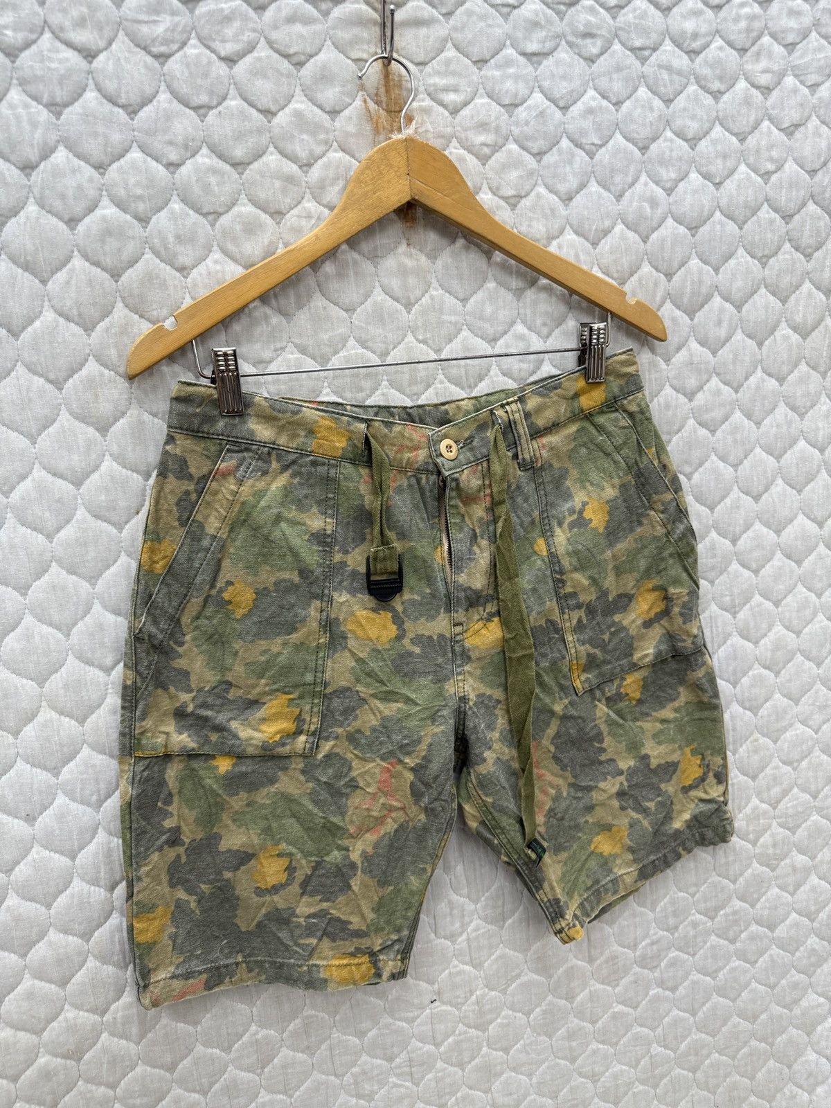 Wild Things 🔥🔥🔥ARCHIVE WILD THINGS CAMO SHORTS Size US 31 - 2 Thumbnail