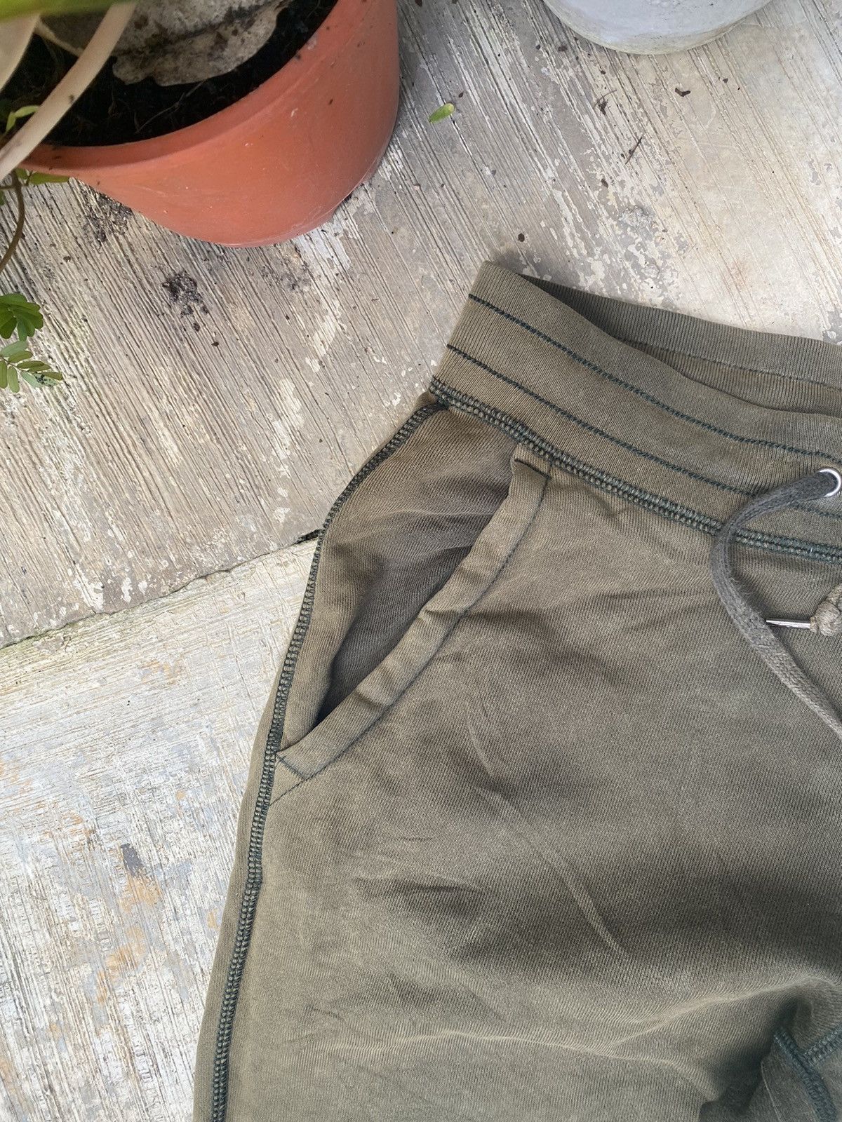 Japanese Brand × Uniqlo Uniqlo sun faded olive green joggers Size US 30 / EU 46 - 4 Thumbnail
