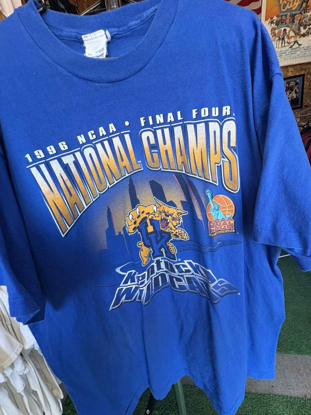 Salem Sportswear Vintage 1996 NCAA Final Four Kentucky Wildcats t-shirt Size US XXL / EU 58 / 5 - 2 Thumbnail