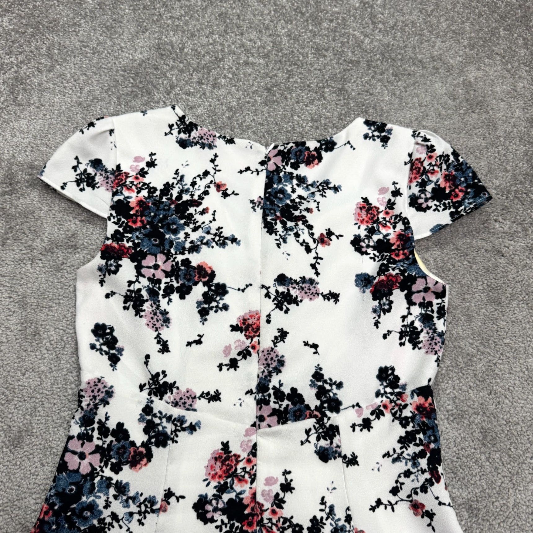 Betsey Johnson Betsey Johnson Floral A-Line Mini Dress Womens 4 White Cap Sleeve V-Neck Short Sleeve Party/Cocktail Casual N/A Size S / US 4 / IT 40 - 3 Thumbnail