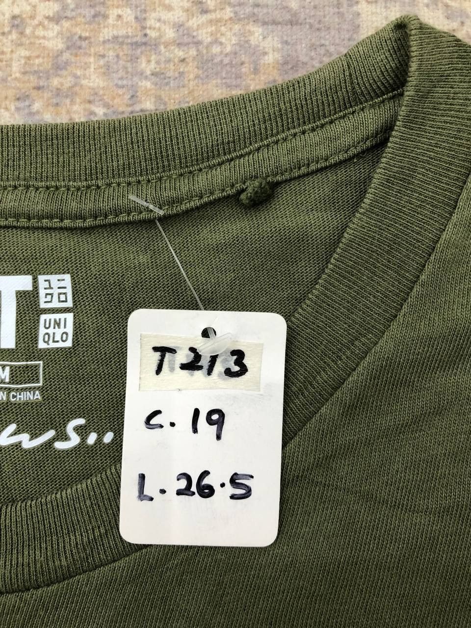 Kaws × Uniqlo T213 KAWS X UNIQLO TEE Size US M / EU 48-50 / 2 - 7 Thumbnail