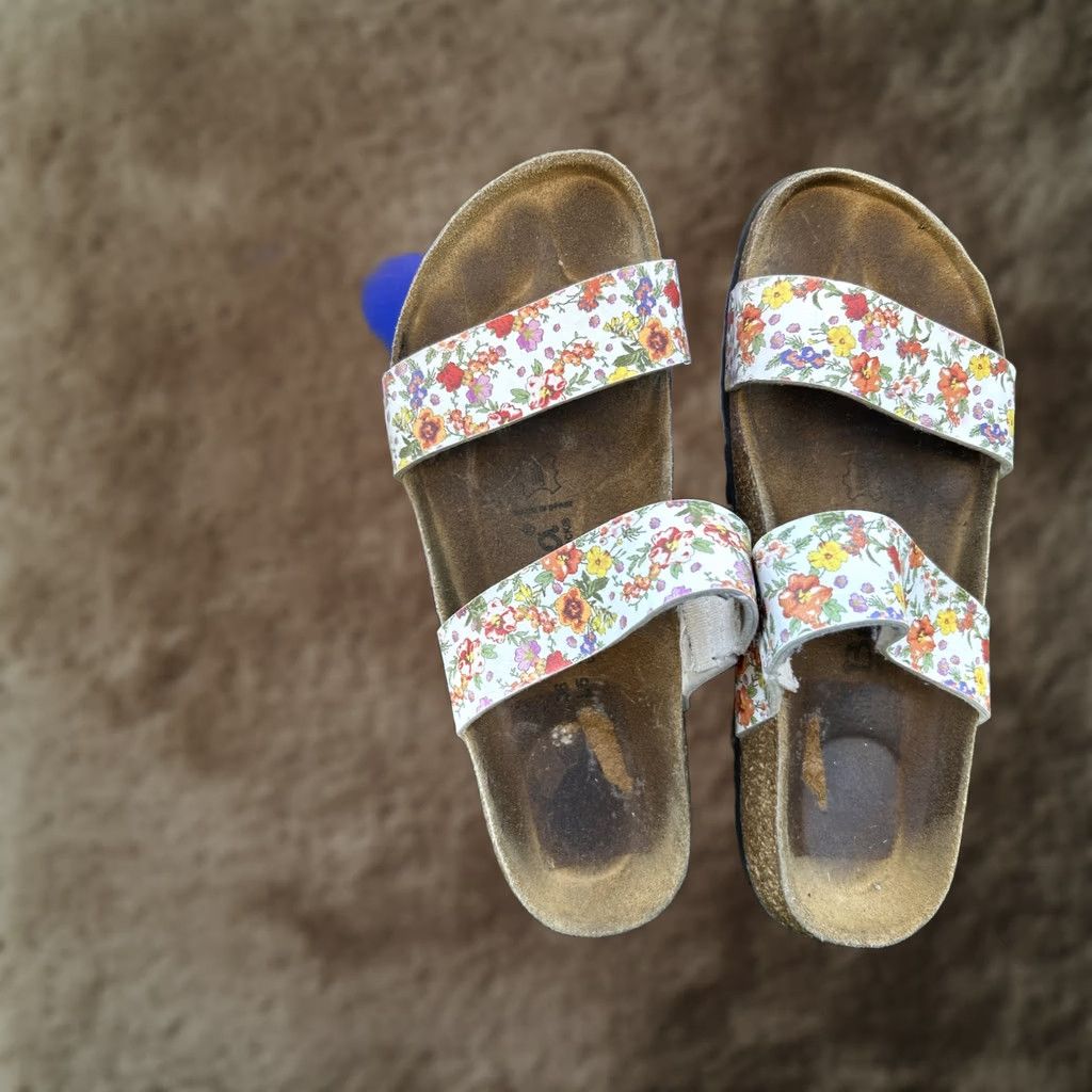 Birkenstock Betula Birkenstock White Floral Quito Sandals EU 36 L5 Strap Slides Spring Women Size US 5 / IT 35 - 1 Thumbnail