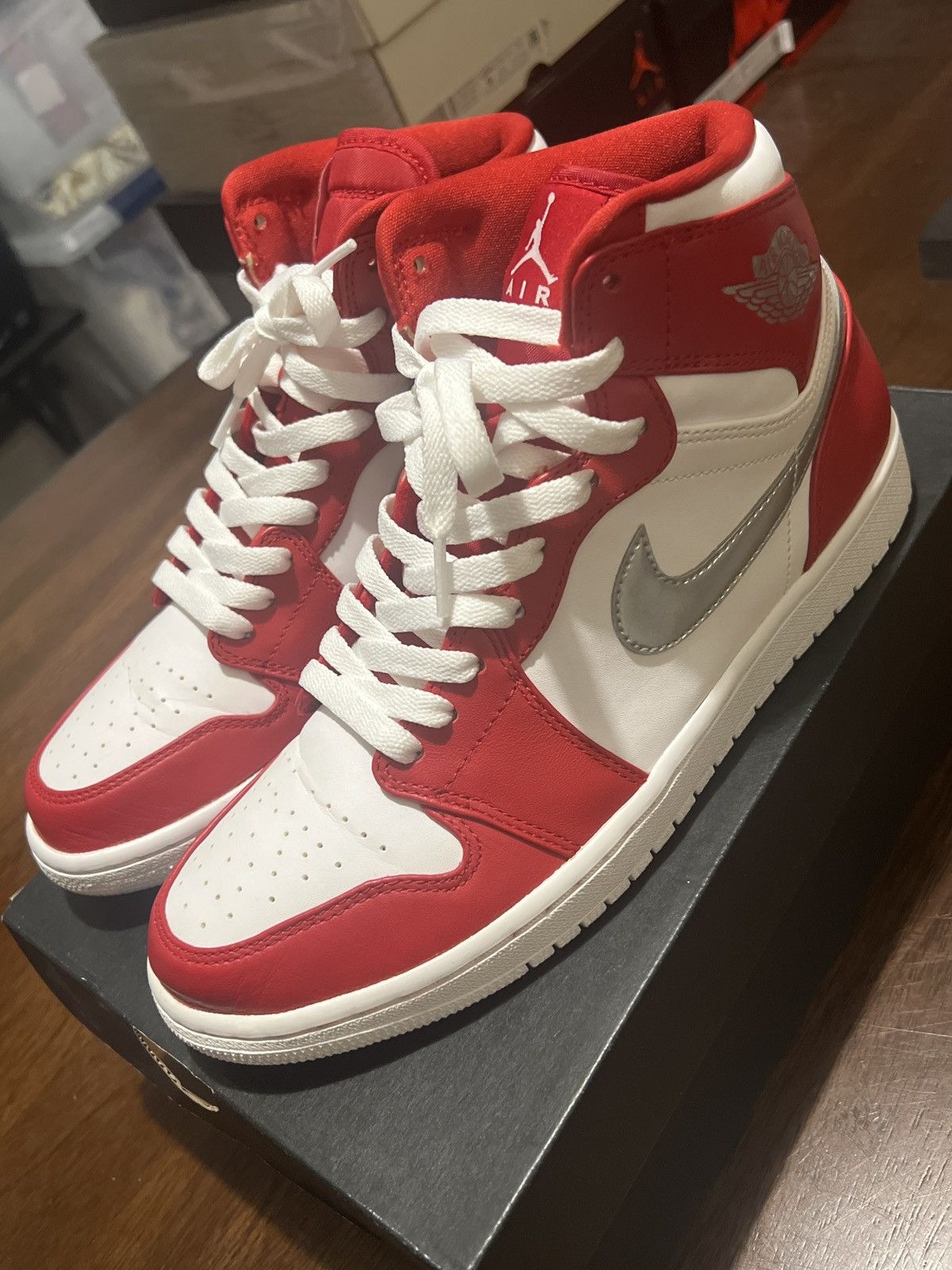 Nike Air Jordan 1 Retro High ‘Silver Medal’ 2016 Size US 9 / EU 42 - 2 Thumbnail