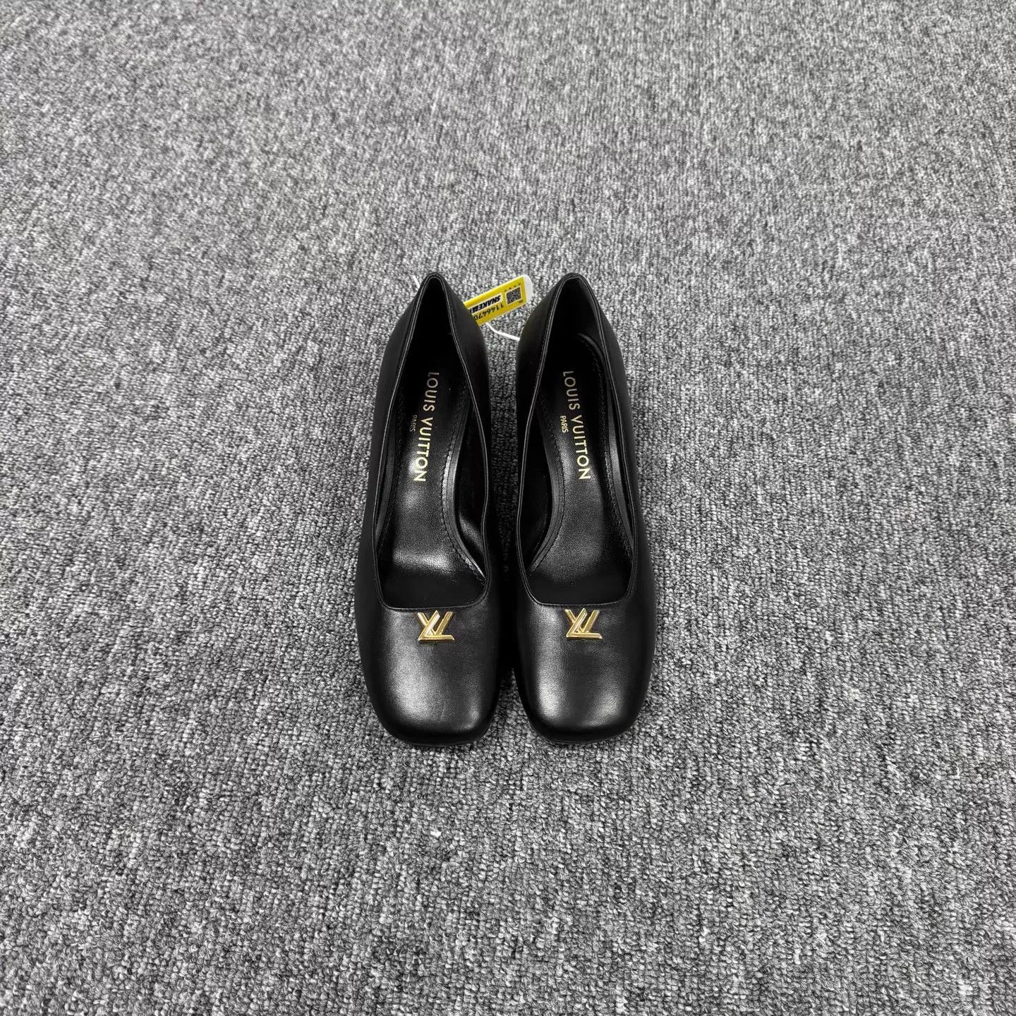 Louis Vuitton Louis Vuitton black gold logo square toe block heel 39 Size US 8.5 / IT 38.5 - 2 Thumbnail