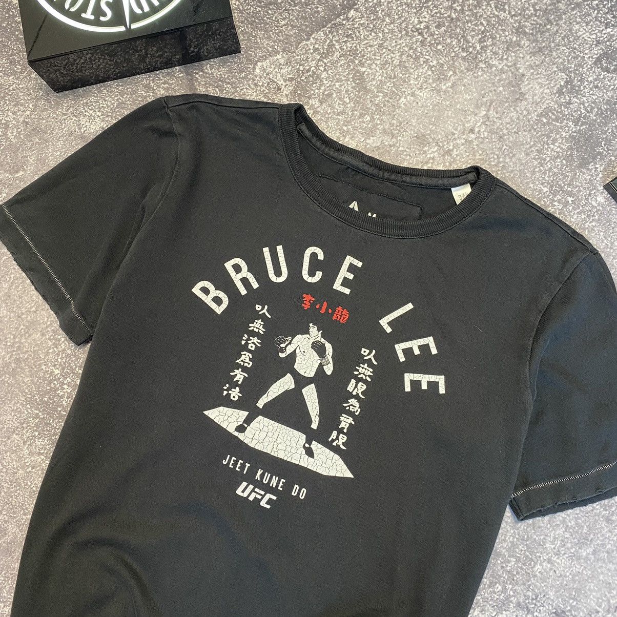 Reebok Vintage Reebok Bruce Lee Big Logo Distressed opium style tee Size US M / EU 48-50 / 2 - 2 Thumbnail