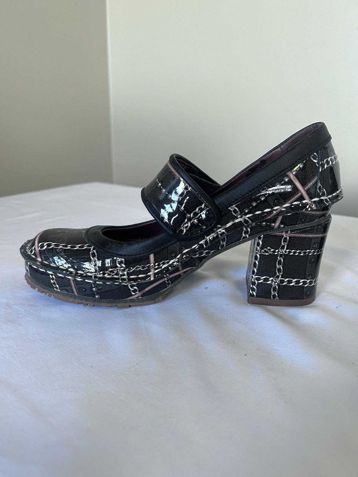 Other Patent leather retro pumps embroidery design Size US 5.5 / IT 35.5 - 4 Thumbnail