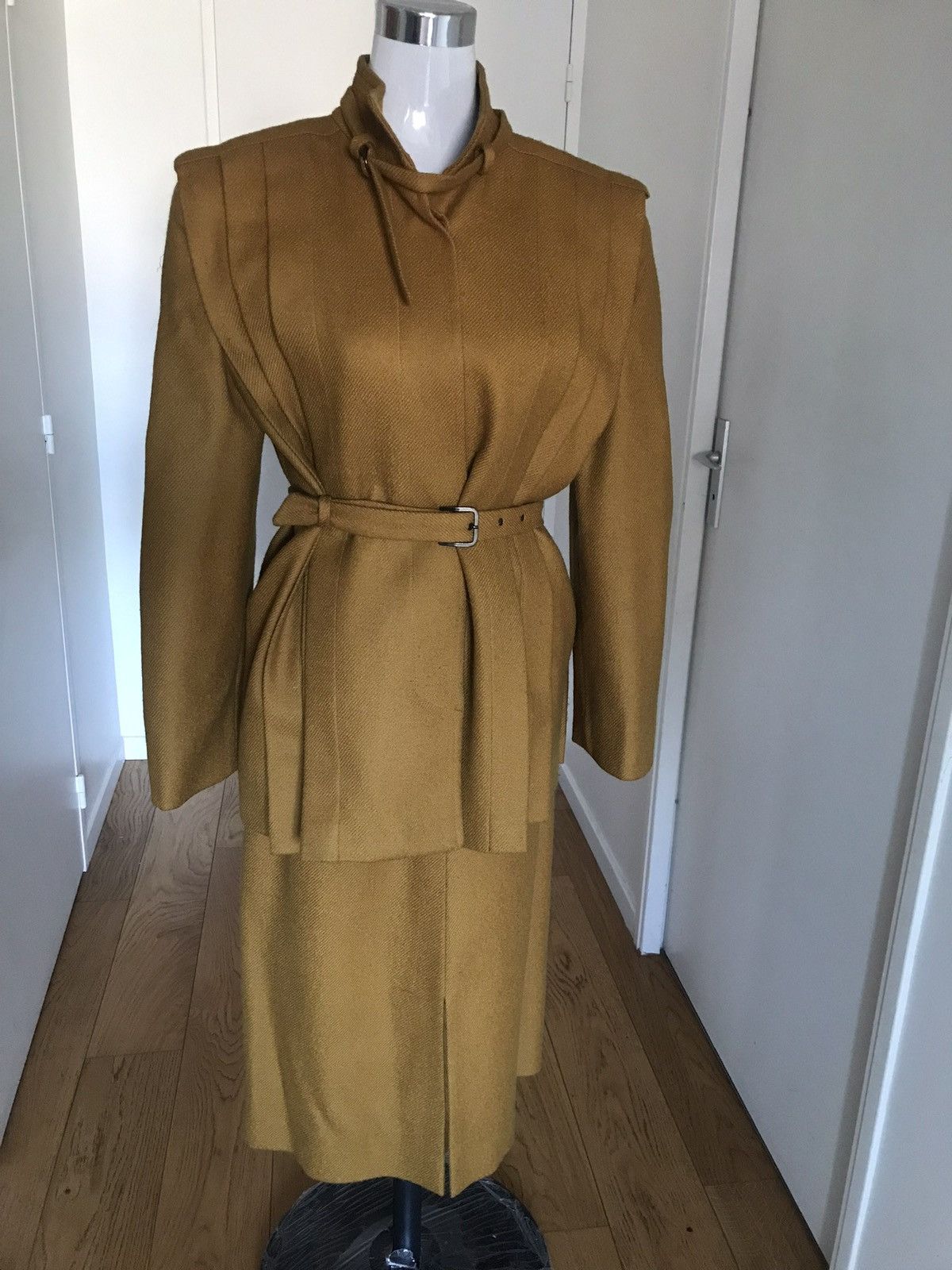 Dior CHRISTIAN DIOR SUIT. Vintage Size 28" / US 6 / IT 42 - 1 Thumbnail