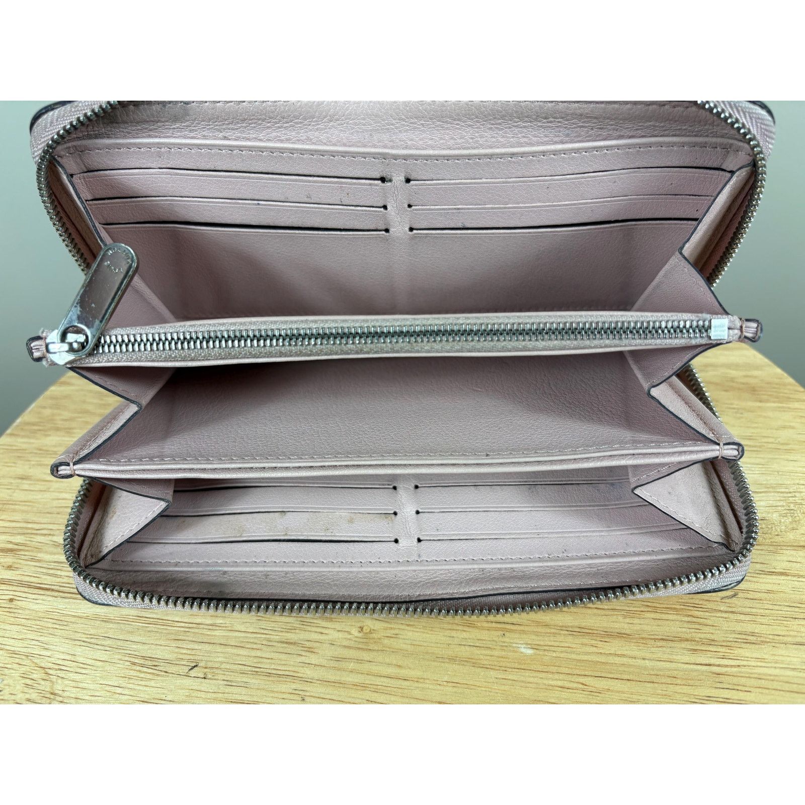 Louis Vuitton Authentic Louis Vuitton Pink Mahina Zippy Travel Wallet Size ONE SIZE - 6 Thumbnail