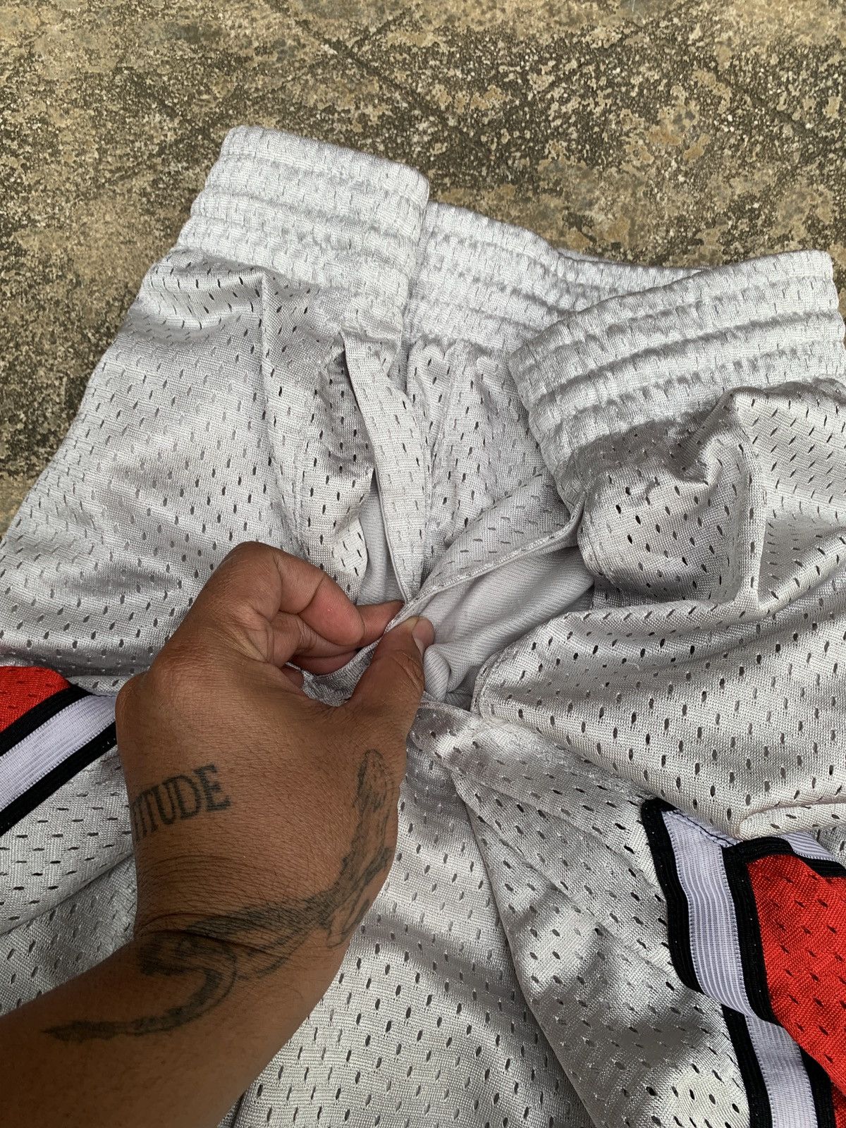 Mitchell & Ness × NBA Mitchell & Ness Hardwood Classics NBA Chicago Bulls Shorts Size 36" / US 14 / IT 50 - 4 Thumbnail