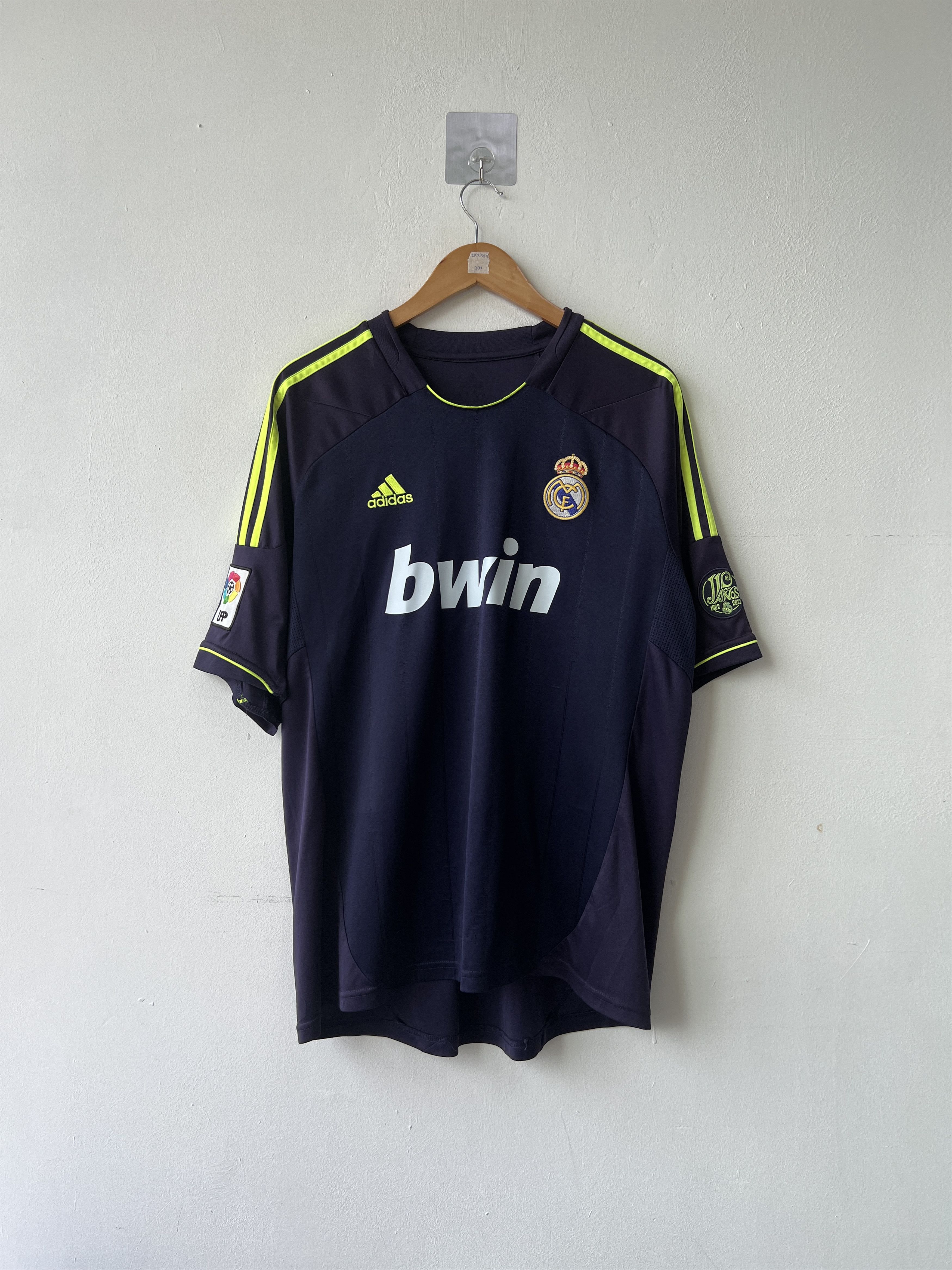 Adidas (XL) Real Madrid 2012-13 Away Kit Kaka #8 Size US XL / EU 56 / 4 - 2 Thumbnail