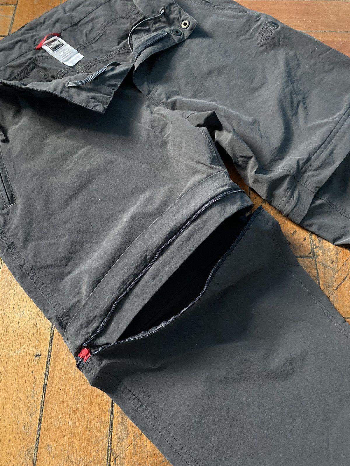 The North Face × Vintage The North Face Vintage Women’s Cargo Transformers Pants Size 30" / US 8 / IT 44 - 10 Thumbnail