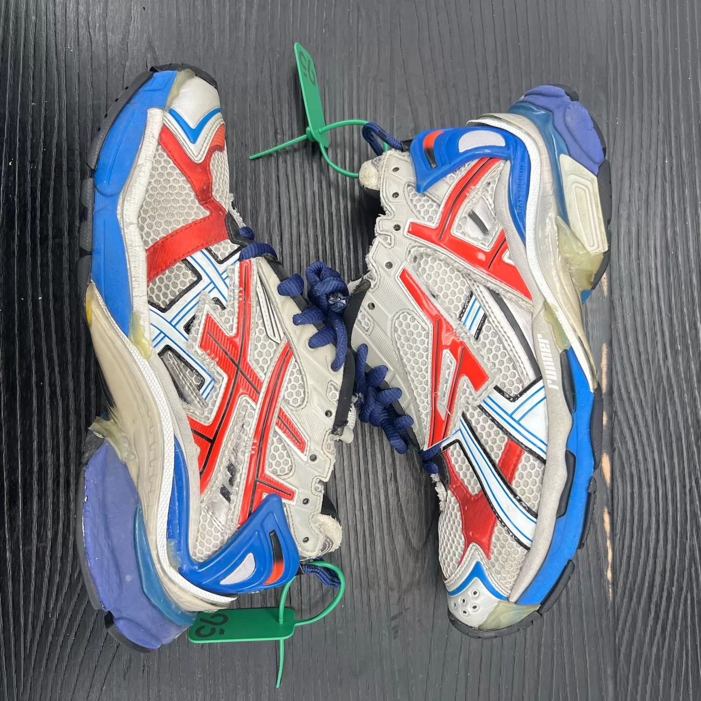 Balenciaga Balenciaga Runner gray/blue/red EUR42 OG box Size US 9 / EU 42 - 2 Thumbnail