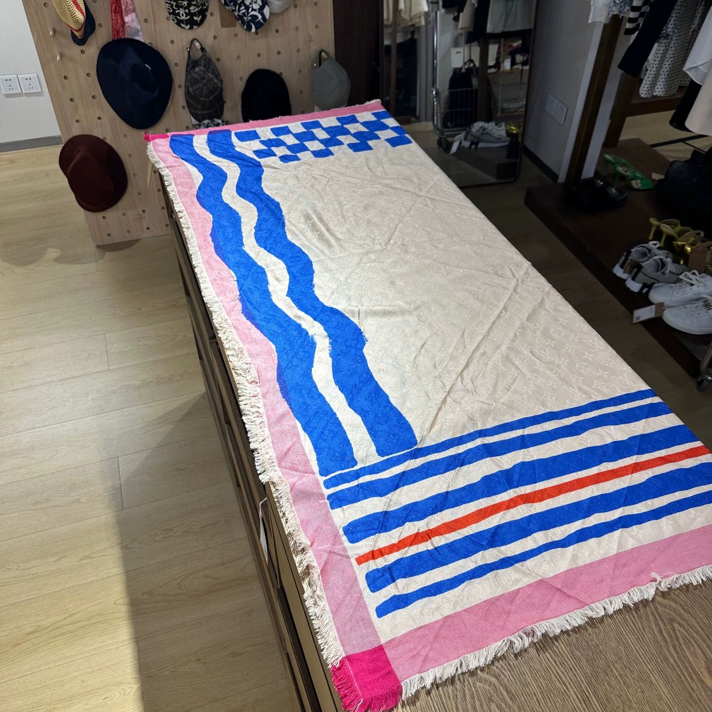 Louis Vuitton LV Pink Blue Bicolor Monogram Silk Scarf 140x140cm Size ONE SIZE - 2 Thumbnail
