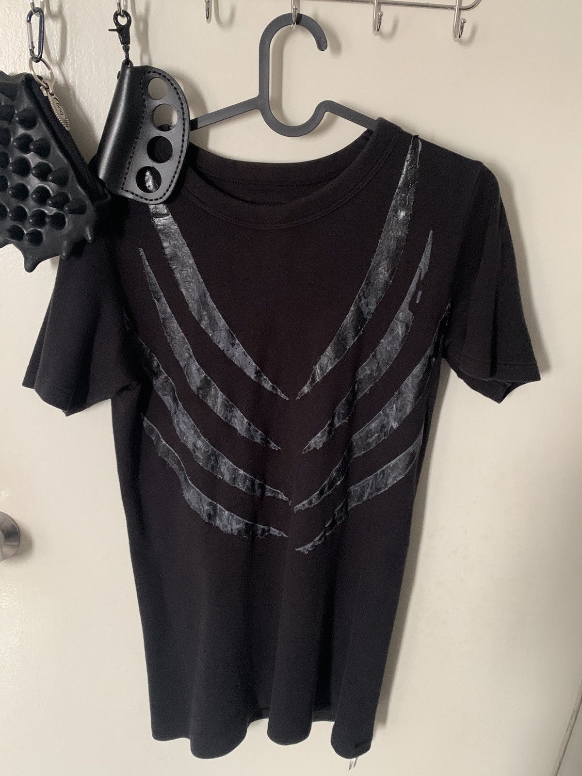 20471120 claw tee