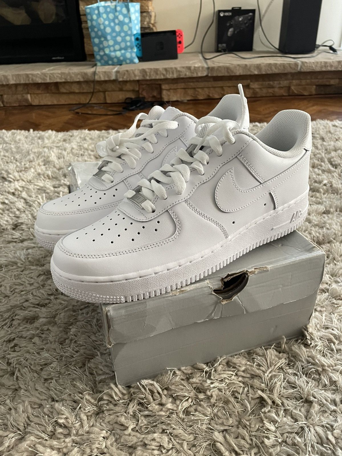 Nike Air Force 1 Triple White Size US 10 / EU 43 - 1 Thumbnail