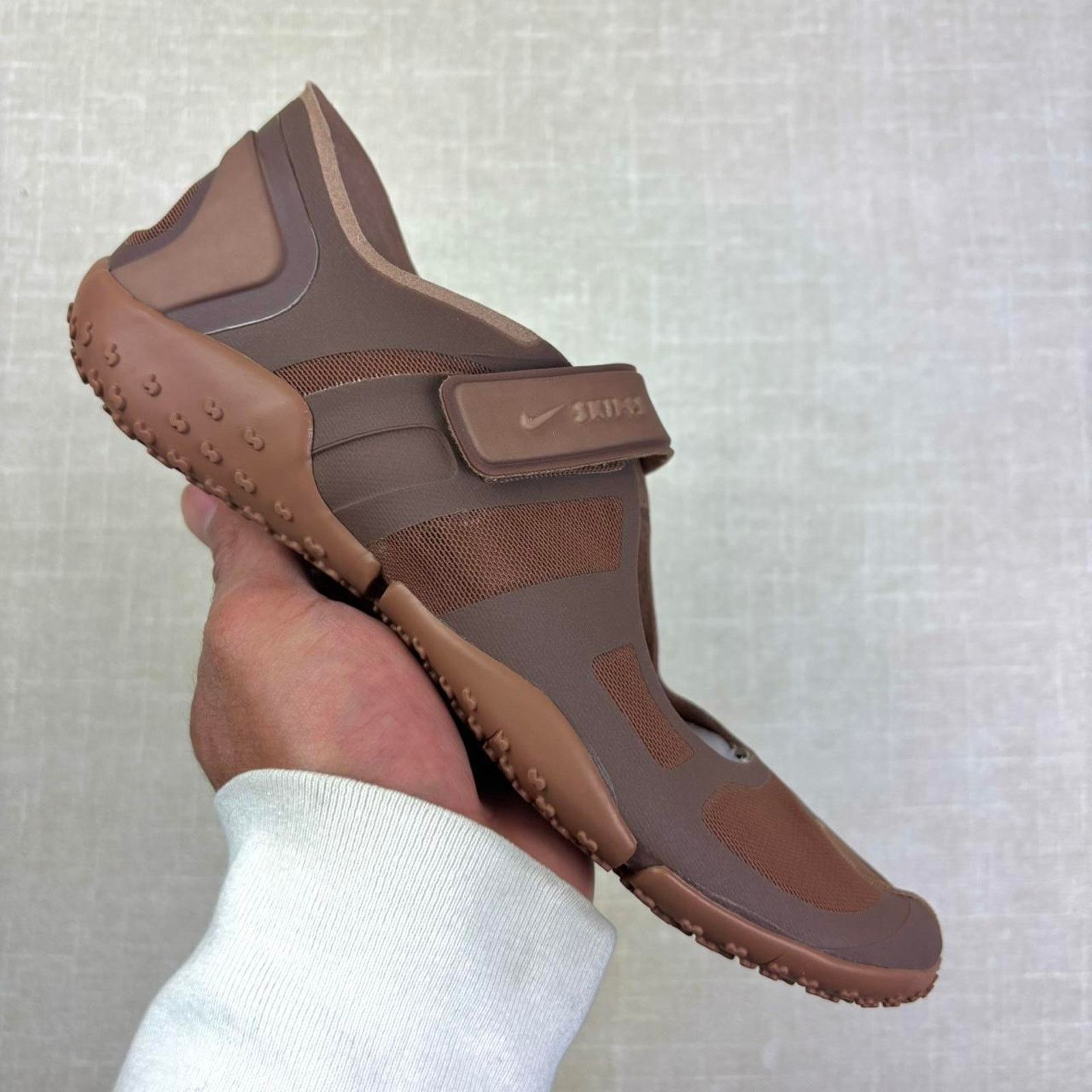 SKIMS 🦂 SKIMS x Nike Rift Mesh “Archaeo Brown” 7W Size US 7 / IT 37 - 1 Thumbnail