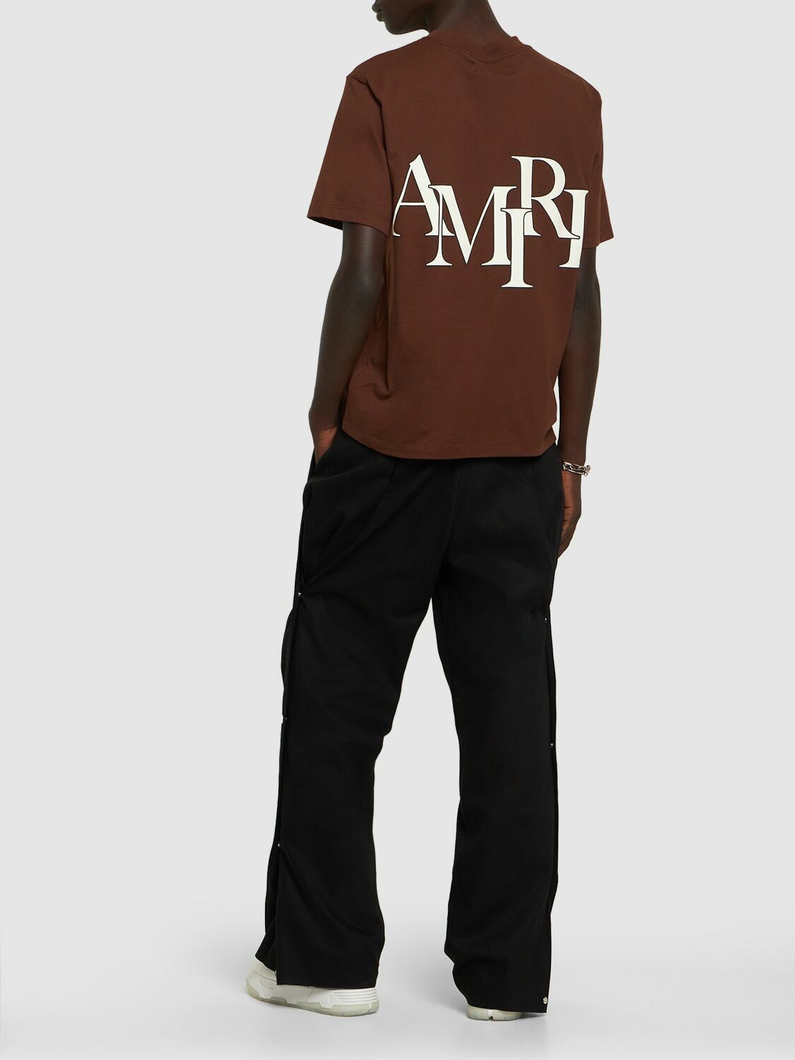 o1y0525 Logo T-Shirt in Brown