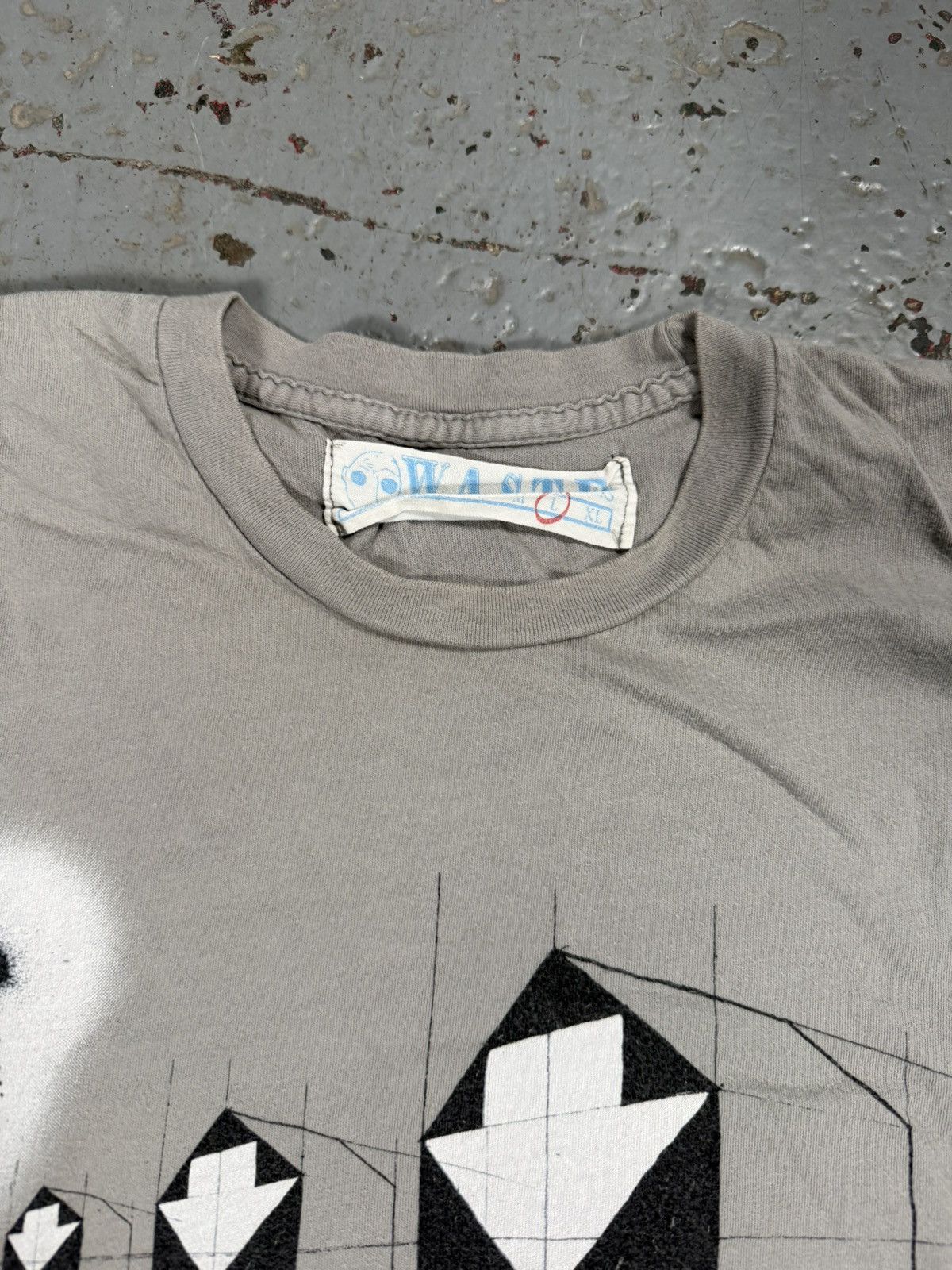 Other Radiohead WASTE Grey Tour Tee Size US L / EU 52-54 / 3 - 3 Thumbnail