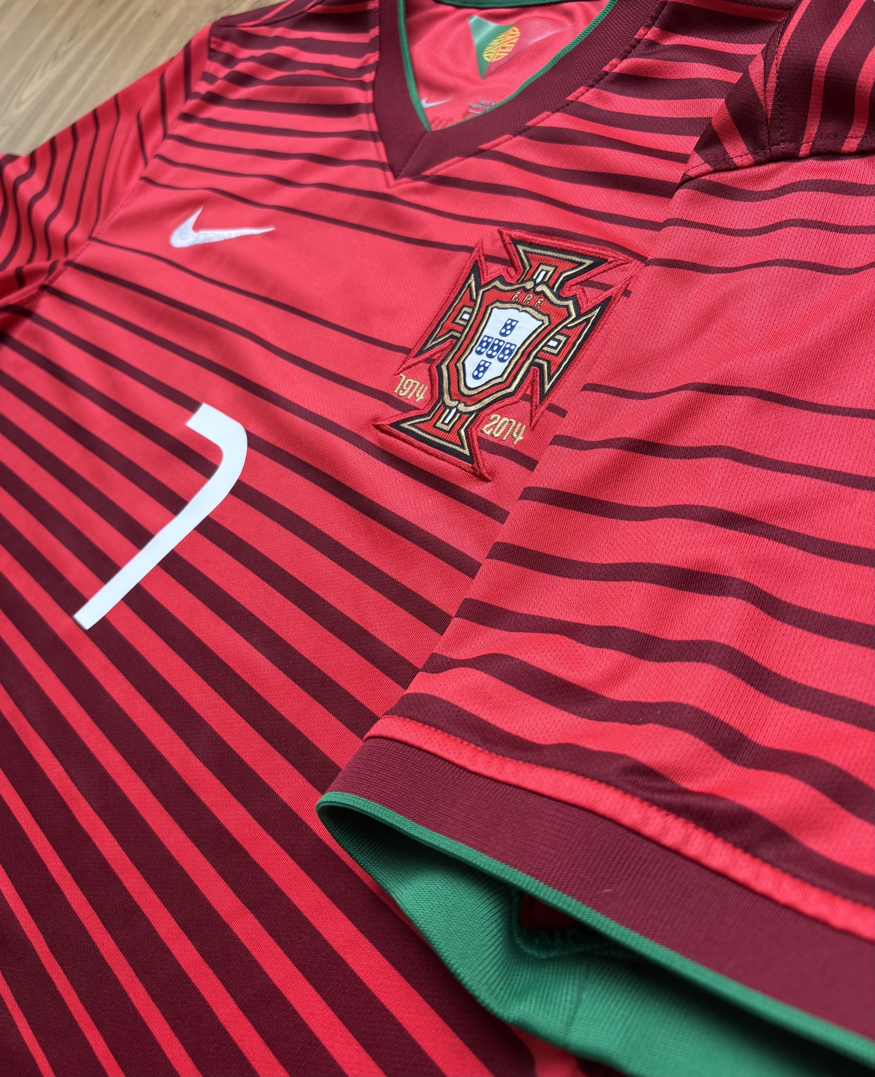 Nike Portugal 2014 Home Jersey – Ronaldo #7 – Size M – Nike Size US M / EU 48-50 / 2 - 5 Thumbnail