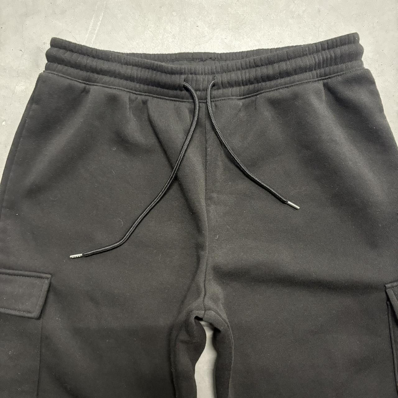 Vintage Crazy Vintage Y2K/2000s Baggy Black Cargo Sweatpants with adjustable waistband and Drawstrings! Size US 34 / EU 50 - 3 Thumbnail