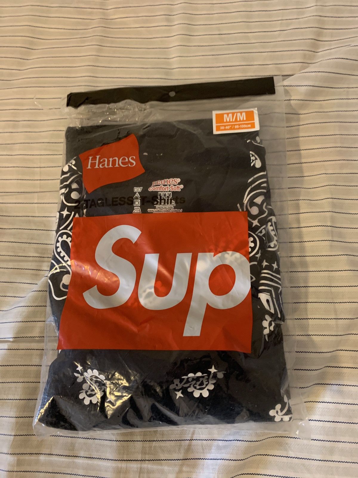 Supreme (1 Tee) Supreme Hanes Bandana Tagless Tee Size US M / EU 48-50 / 2 - 1 Thumbnail