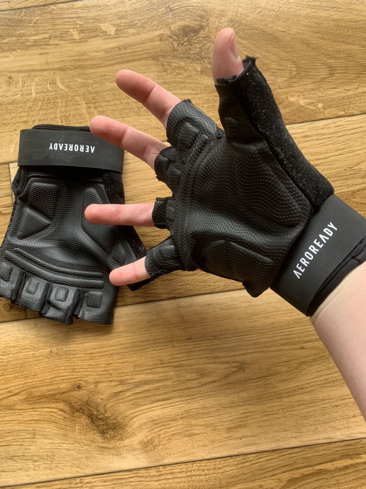 Adidas Adidas Vintage Sport Gloves Size ONE SIZE - 3 Thumbnail