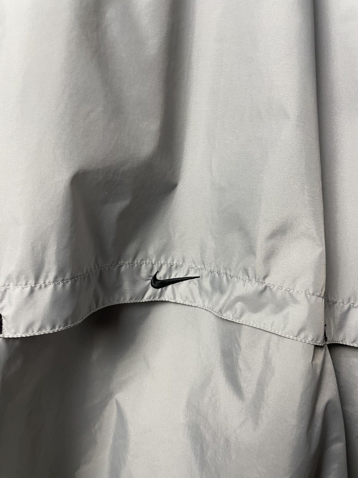 Nike Vintage Nike Metal Logo Track Jacket Size L y2k Size US L / EU 52-54 / 3 - 3 Thumbnail