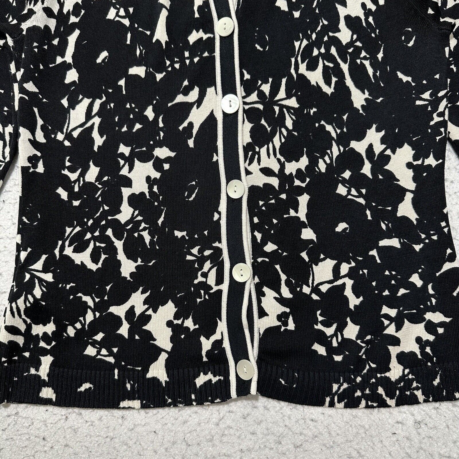 Loft LOFT Small Black Floral Button Front Cardigan Sweater Silk Size S / US 4 / IT 40 - 5 Thumbnail