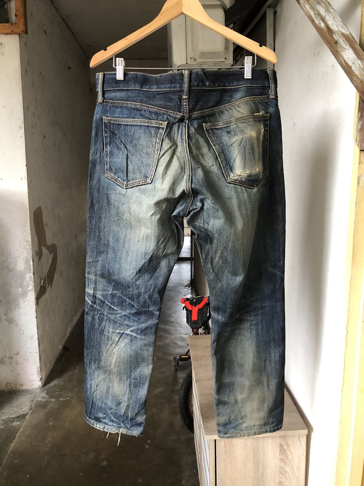 Uniqlo Uniqlo Flare Distressed Kaihara Denim Wax Jeans Straight Cut Size US 35 - 14 Thumbnail
